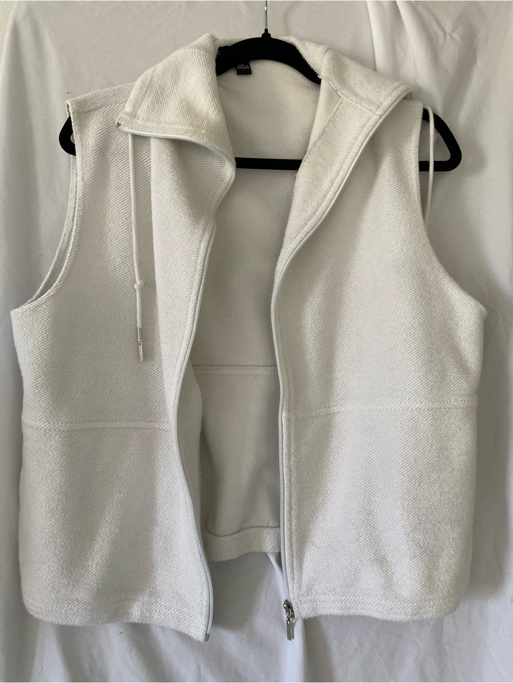 Ellen Tracy Off-White Sleeveless Zip-Up Collared Vest